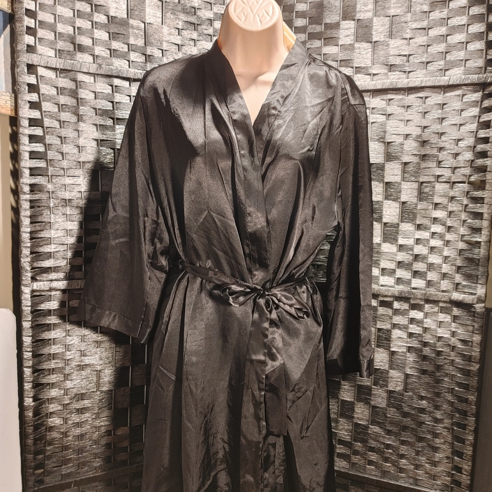 Ambrielle Black short Robe tie in front size M